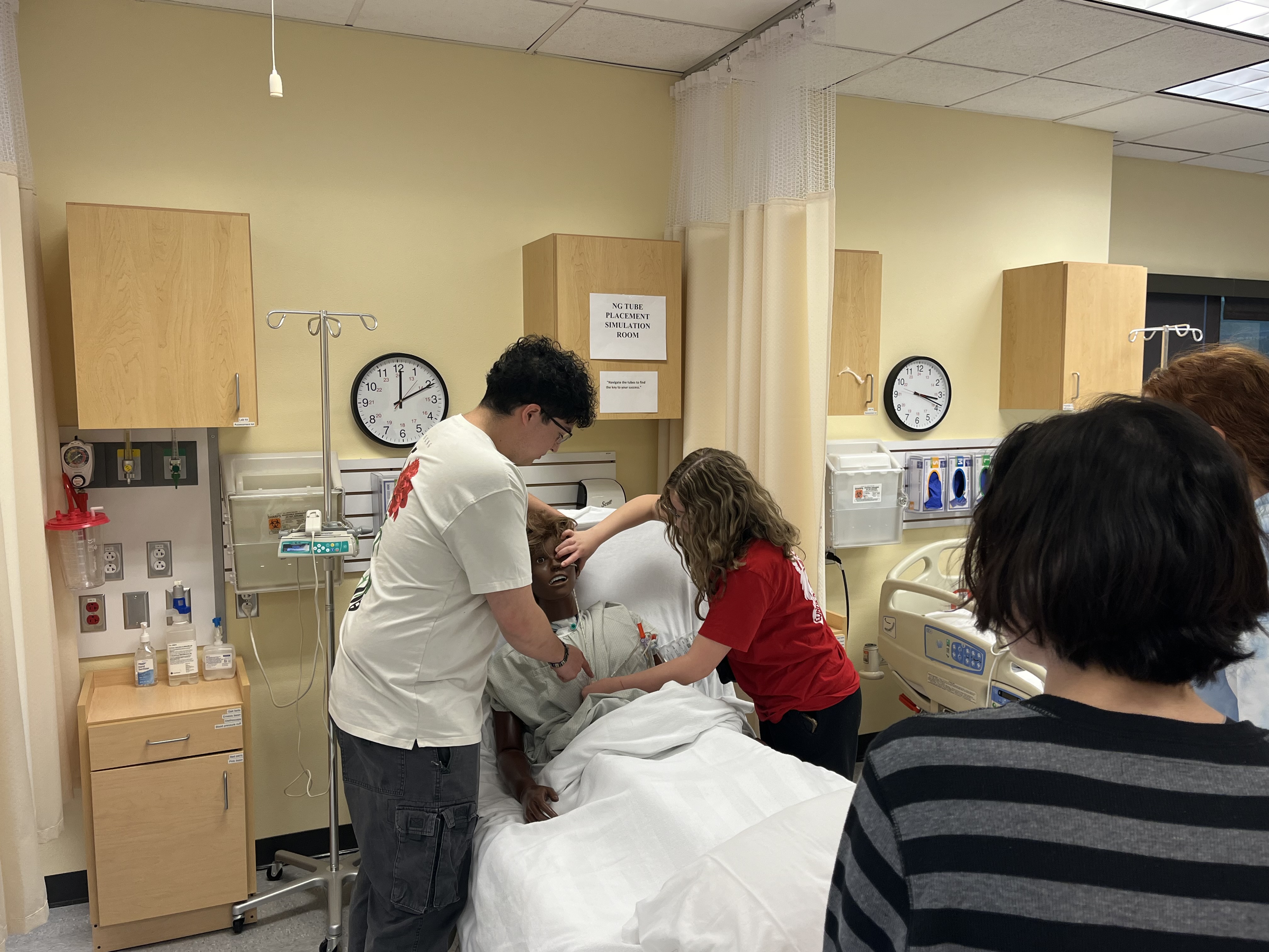 UNM Nursing mentees attend mentorship session in a hospital room
