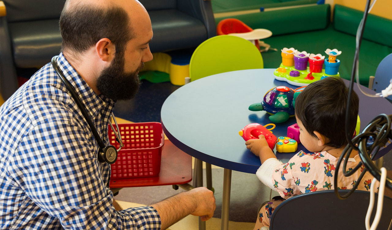 Pacientes jugando en UNM Children's Hospital