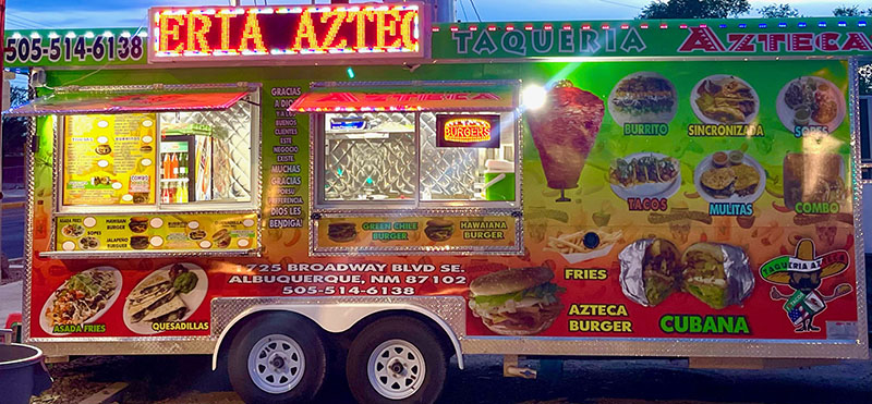 Xe bán đồ ăn Tacqueria Azteca vào ban đêm