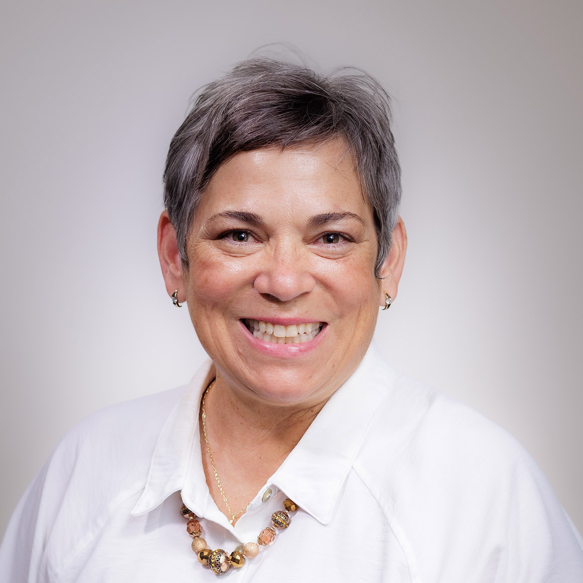 Leslie Byatt Headshot