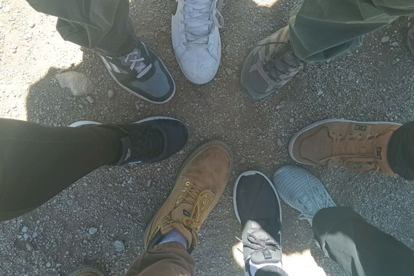 Circle of feet.