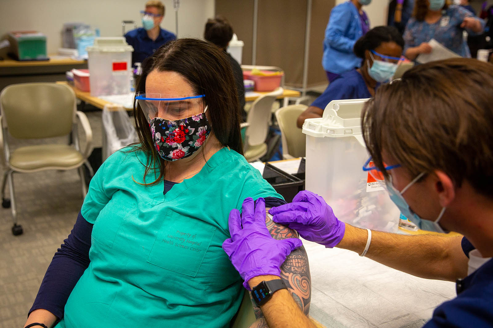 A mother receiving her vaccine